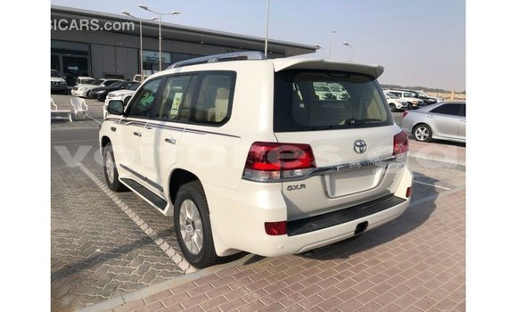 Sayi Imported Toyota Land Cruiser White Mota in Import - Dubai a estuary Sayi Imported Toyota Land Cruiser White Mota in Import - Dubai a estuary