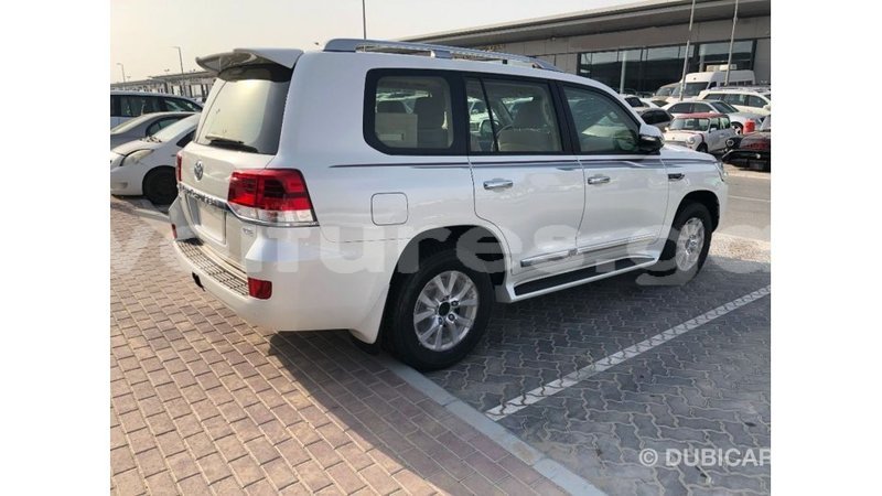 Big with watermark toyota land cruiser estuaire import dubai 6009