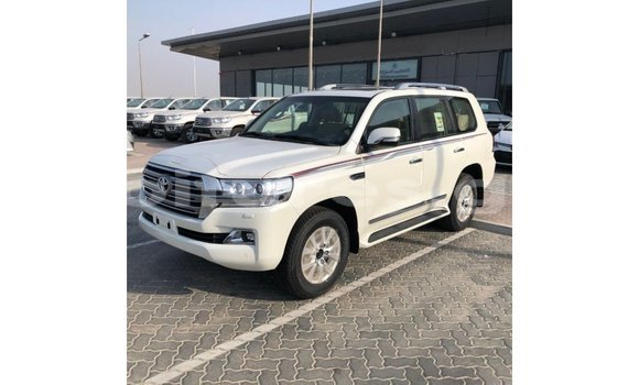 Sayi Imported Toyota Land Cruiser White Mota in Import - Dubai a estuary Sayi Imported Toyota Land Cruiser White Mota in Import - Dubai a estuary