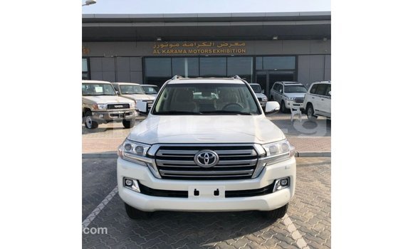 Sayi Imported Toyota Land Cruiser White Mota in Import - Dubai a estuary Sayi Imported Toyota Land Cruiser White Mota in Import - Dubai a estuary