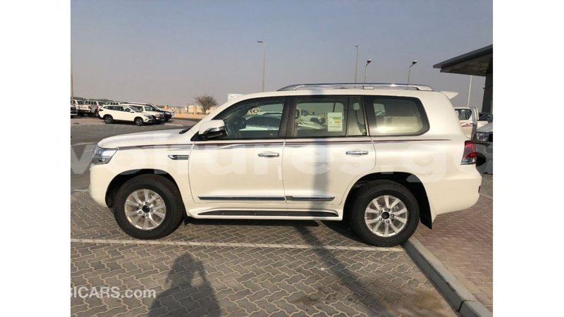 Big with watermark toyota land cruiser estuaire import dubai 6010