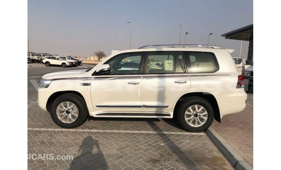 Sayi Imported Toyota Land Cruiser White Mota in Import - Dubai a estuary Sayi Imported Toyota Land Cruiser White Mota in Import - Dubai a estuary