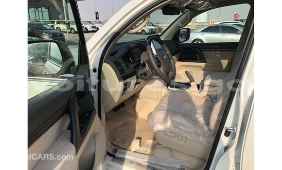 Sayi Imported Toyota Land Cruiser White Mota in Import - Dubai a estuary Sayi Imported Toyota Land Cruiser White Mota in Import - Dubai a estuary
