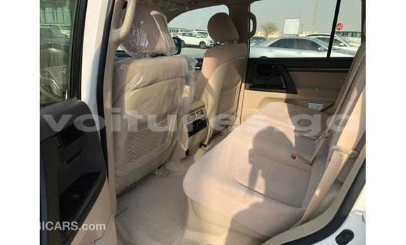 Sayi Imported Toyota Land Cruiser White Mota in Import - Dubai a estuary Sayi Imported Toyota Land Cruiser White Mota in Import - Dubai a estuary