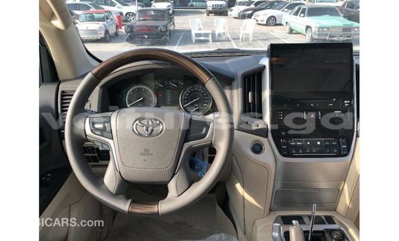 Sayi Imported Toyota Land Cruiser White Mota in Import - Dubai a estuary Sayi Imported Toyota Land Cruiser White Mota in Import - Dubai a estuary