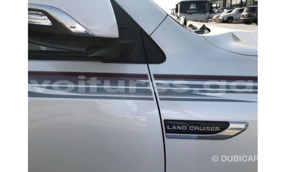 Sayi Imported Toyota Land Cruiser White Mota in Import - Dubai a estuary Sayi Imported Toyota Land Cruiser White Mota in Import - Dubai a estuary