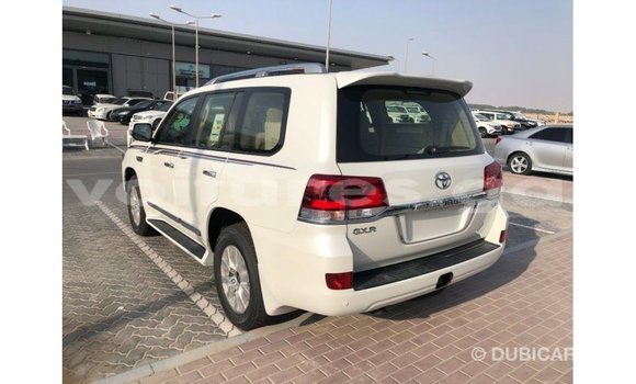 Sayi Imported Toyota Land Cruiser White Mota in Import - Dubai a estuary Sayi Imported Toyota Land Cruiser White Mota in Import - Dubai a estuary