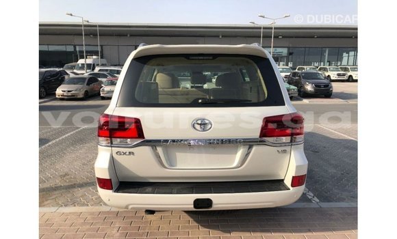 Sayi Imported Toyota Land Cruiser White Mota in Import - Dubai a estuary Sayi Imported Toyota Land Cruiser White Mota in Import - Dubai a estuary