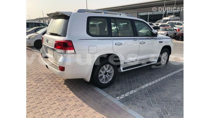 Big with watermark toyota land cruiser estuaire import dubai 6010