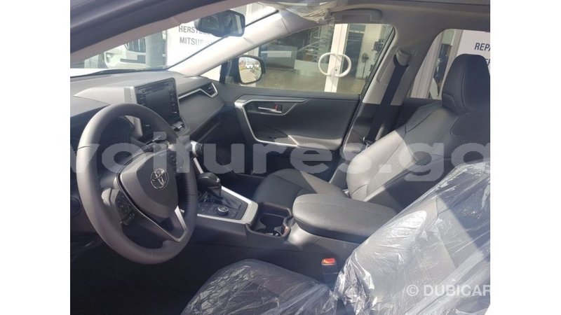 Big with watermark toyota rav4 estuaire import dubai 6014