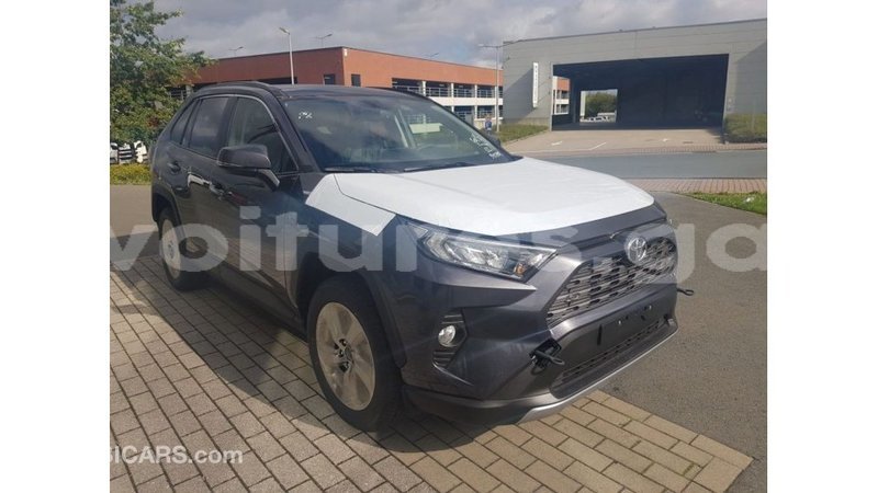 Big with watermark toyota rav4 estuaire import dubai 6014