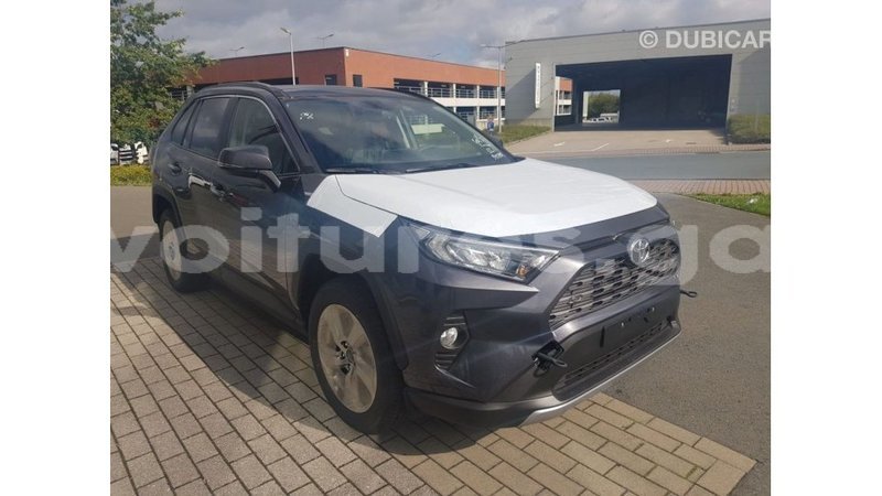 Big with watermark toyota rav4 estuaire import dubai 6014