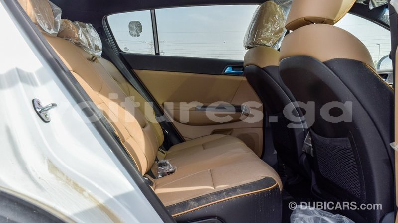 Big with watermark kia sportage estuaire import dubai 6016