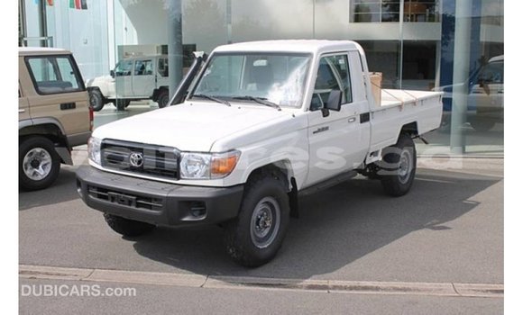 Sayi Imported Toyota Land Cruiser White Mota in Import - Dubai a estuary Sayi Imported Toyota Land Cruiser White Mota in Import - Dubai a estuary