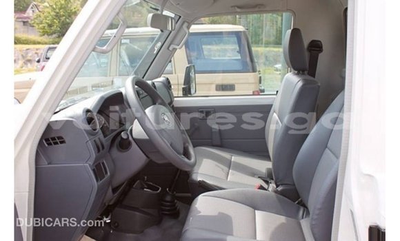 Sayi Imported Toyota Land Cruiser White Mota in Import - Dubai a estuary Sayi Imported Toyota Land Cruiser White Mota in Import - Dubai a estuary