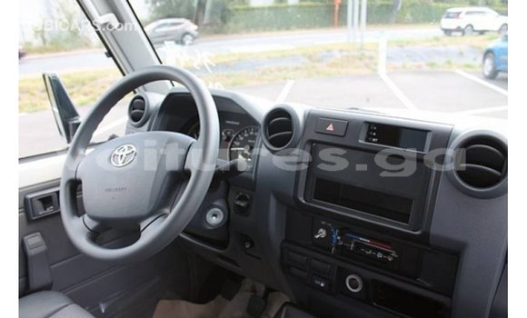 Sayi Imported Toyota Land Cruiser White Mota in Import - Dubai a estuary Sayi Imported Toyota Land Cruiser White Mota in Import - Dubai a estuary