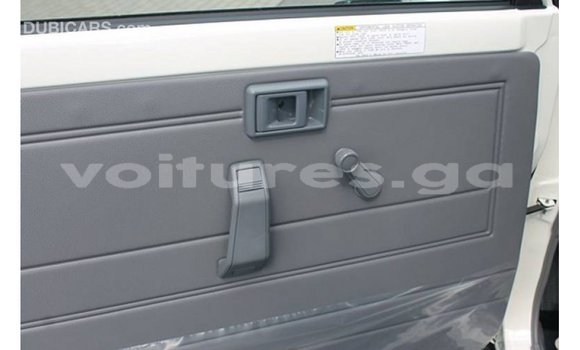 Sayi Imported Toyota Land Cruiser White Mota in Import - Dubai a estuary Sayi Imported Toyota Land Cruiser White Mota in Import - Dubai a estuary