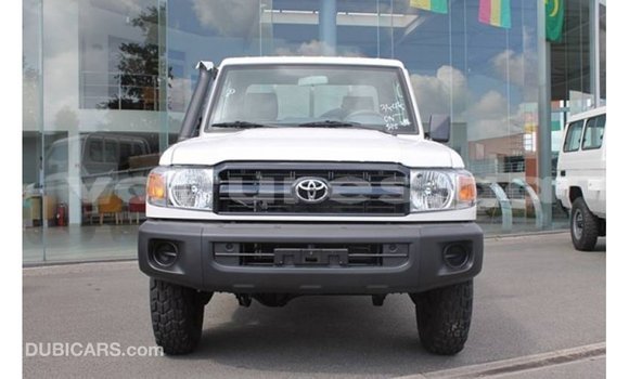 Sayi Imported Toyota Land Cruiser White Mota in Import - Dubai a estuary Sayi Imported Toyota Land Cruiser White Mota in Import - Dubai a estuary
