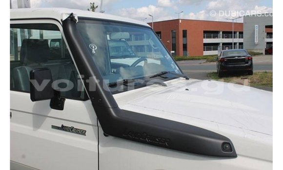 Sayi Imported Toyota Land Cruiser White Mota in Import - Dubai a estuary Sayi Imported Toyota Land Cruiser White Mota in Import - Dubai a estuary