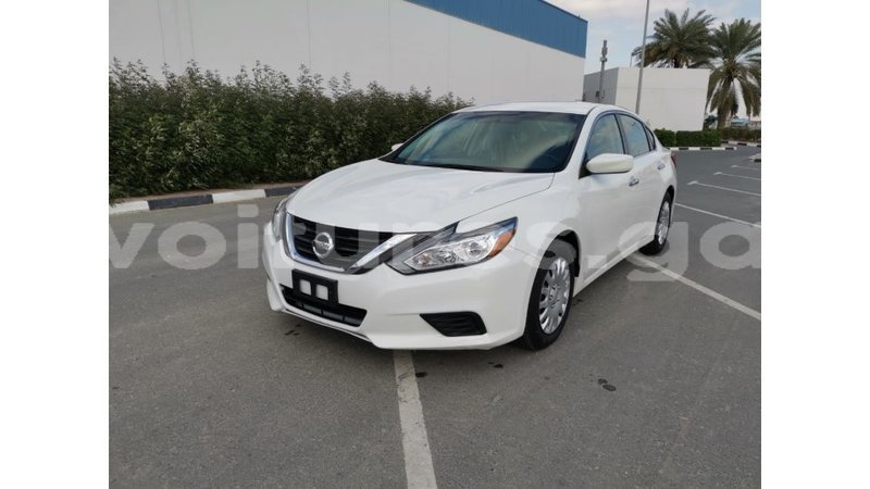 Big with watermark nissan altima estuaire import dubai 6020