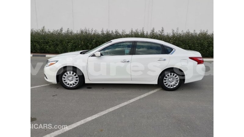 Big with watermark nissan altima estuaire import dubai 6020