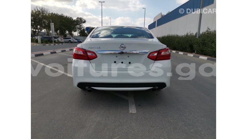 Big with watermark nissan altima estuaire import dubai 6020