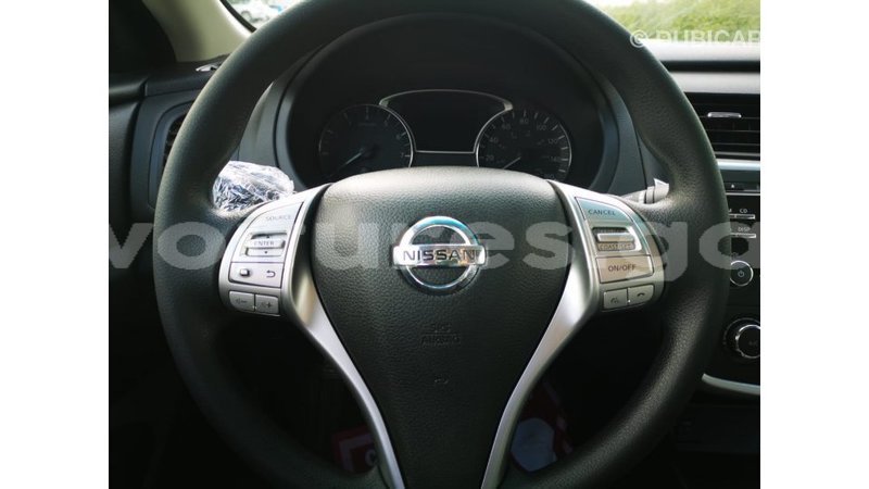 Big with watermark nissan altima estuaire import dubai 6020