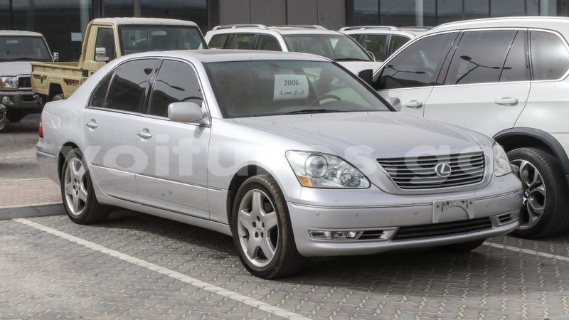 Big with watermark lexus ls estuaire import dubai 6023