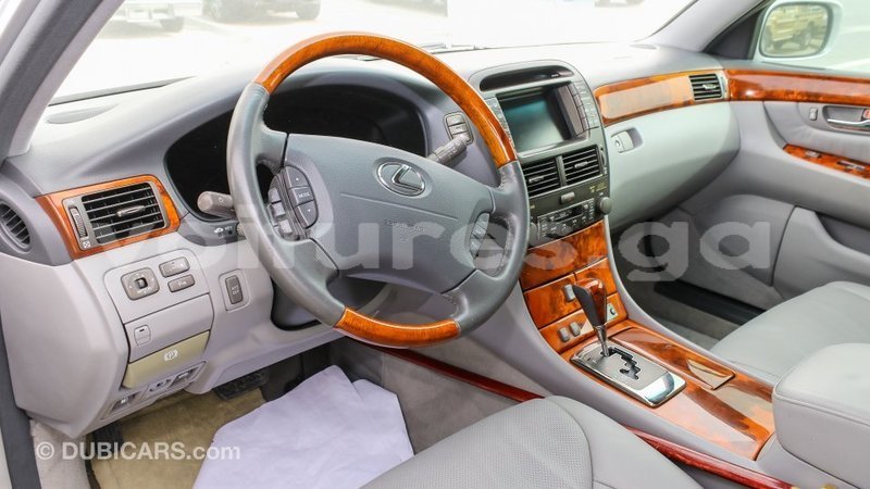 Big with watermark lexus ls estuaire import dubai 6023