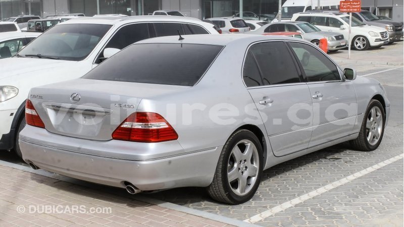 Big with watermark lexus ls estuaire import dubai 6023