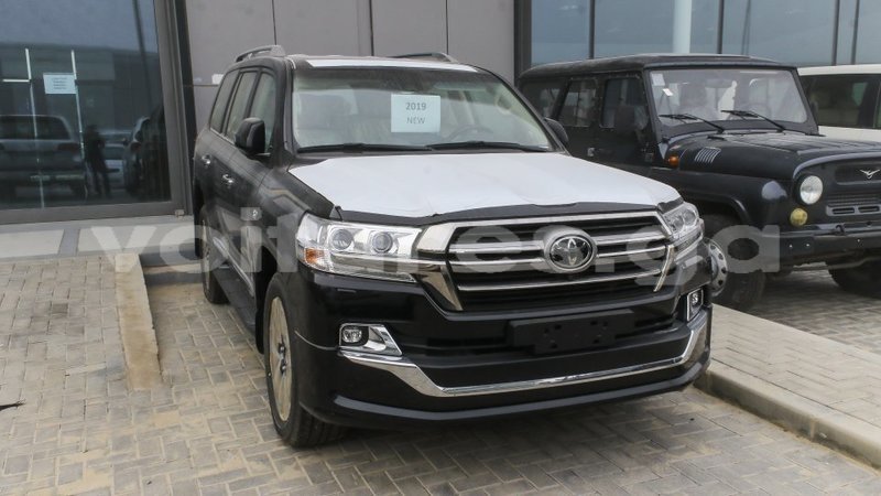 Big with watermark toyota land cruiser estuaire import dubai 6024