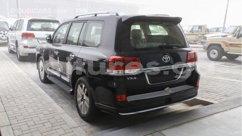 Big with watermark toyota land cruiser estuaire import dubai 6024