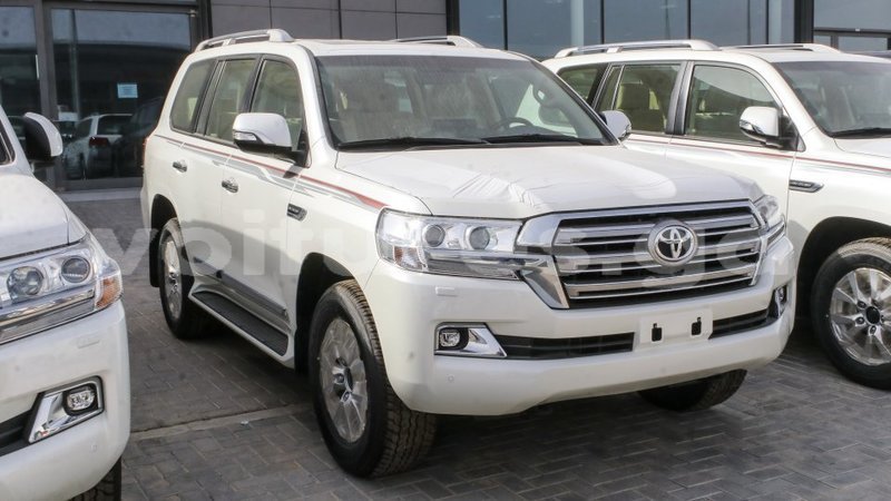 Big with watermark toyota land cruiser estuaire import dubai 6025