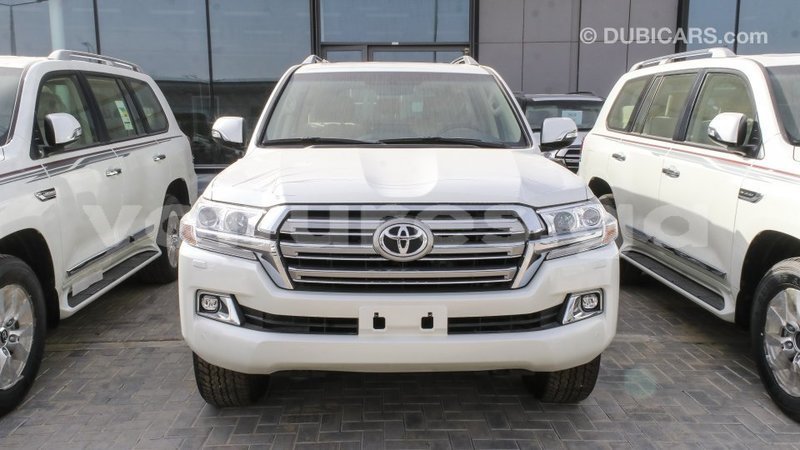 Big with watermark toyota land cruiser estuaire import dubai 6025