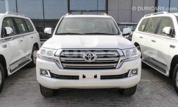 Acheter Import Voiture Toyota Land Cruiser Blanc à Import - Dubai, Estuaire Acheter Import Voiture Toyota Land Cruiser Blanc à Import - Dubai, Estuaire