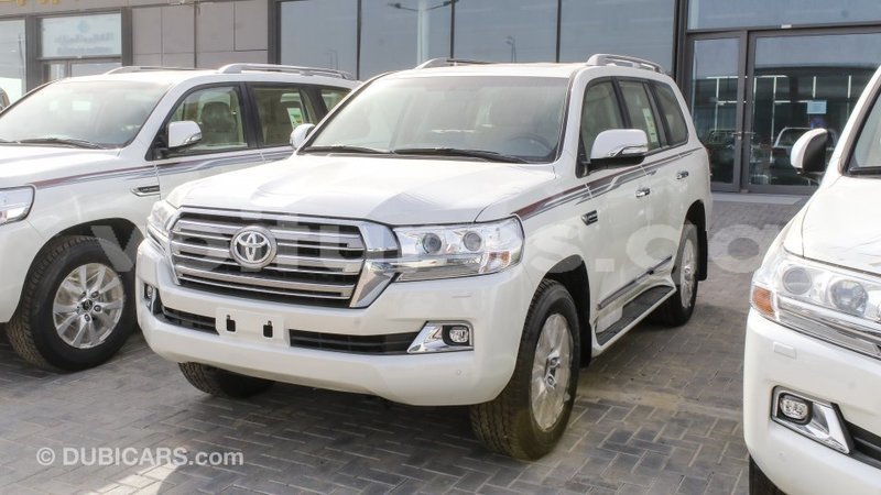 Big with watermark toyota land cruiser estuaire import dubai 6025