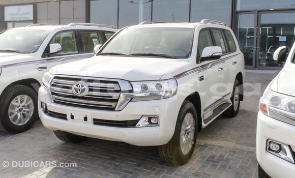 Acheter Import Voiture Toyota Land Cruiser Blanc à Import - Dubai, Estuaire Acheter Import Voiture Toyota Land Cruiser Blanc à Import - Dubai, Estuaire