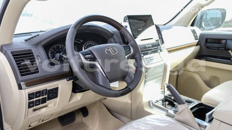 Big with watermark toyota land cruiser estuaire import dubai 6025