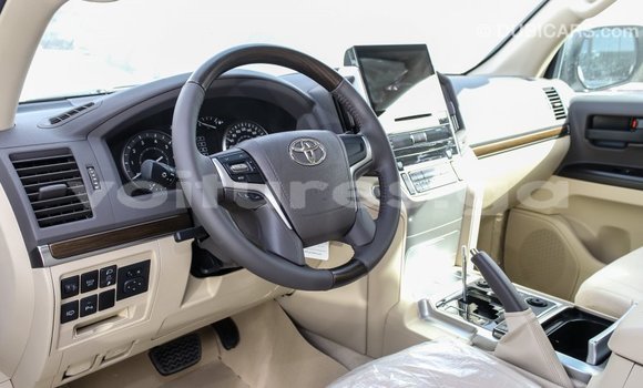 Acheter Import Voiture Toyota Land Cruiser Blanc à Import - Dubai, Estuaire Acheter Import Voiture Toyota Land Cruiser Blanc à Import - Dubai, Estuaire