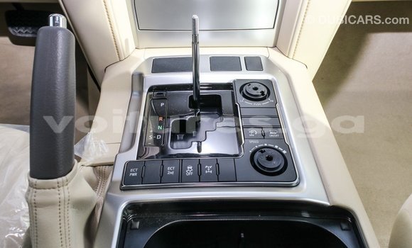 Acheter Import Voiture Toyota Land Cruiser Blanc à Import - Dubai, Estuaire Acheter Import Voiture Toyota Land Cruiser Blanc à Import - Dubai, Estuaire