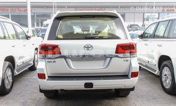 Acheter Import Voiture Toyota Land Cruiser Blanc à Import - Dubai, Estuaire Acheter Import Voiture Toyota Land Cruiser Blanc à Import - Dubai, Estuaire