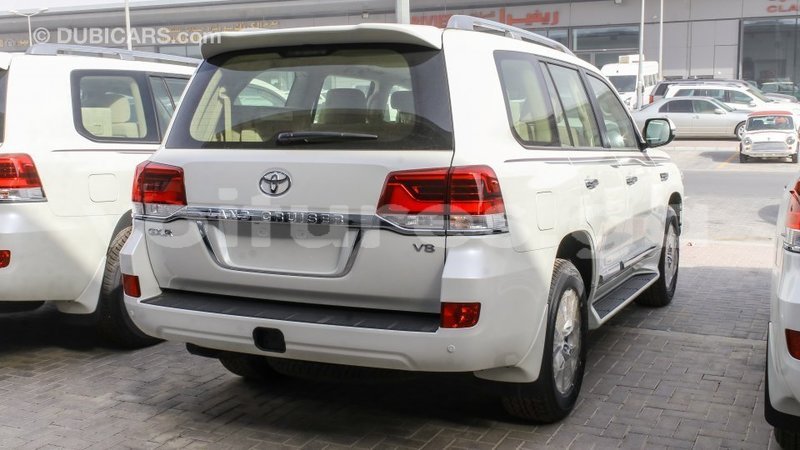 Big with watermark toyota land cruiser estuaire import dubai 6025