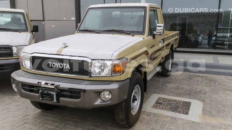 Big with watermark toyota land cruiser estuaire import dubai 6026