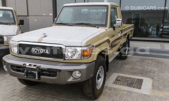 Acheter Import Voiture Toyota Land Cruiser Beige à Import - Dubai, Estuaire Acheter Import Voiture Toyota Land Cruiser Beige à Import - Dubai, Estuaire