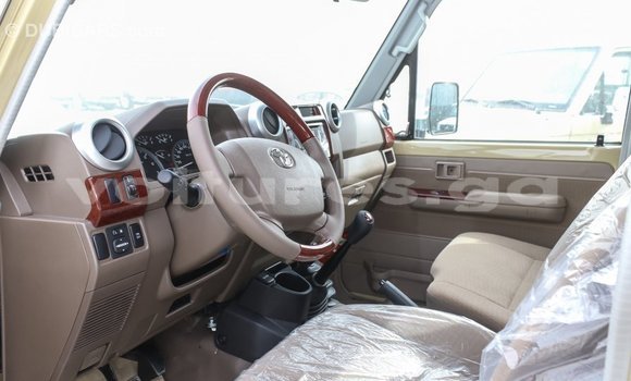 Acheter Import Voiture Toyota Land Cruiser Beige à Import - Dubai, Estuaire Acheter Import Voiture Toyota Land Cruiser Beige à Import - Dubai, Estuaire