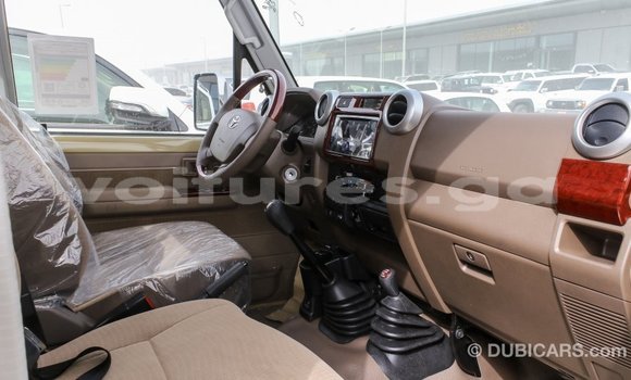Acheter Import Voiture Toyota Land Cruiser Beige à Import - Dubai, Estuaire Acheter Import Voiture Toyota Land Cruiser Beige à Import - Dubai, Estuaire