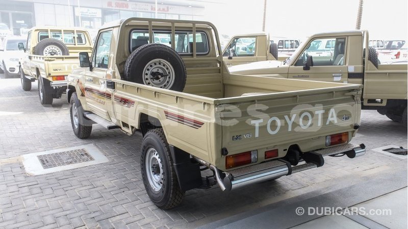 Big with watermark toyota land cruiser estuaire import dubai 6026