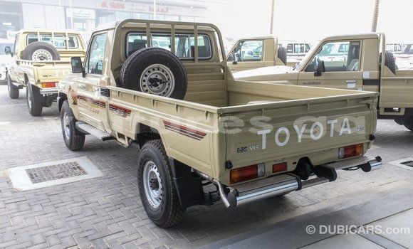 Acheter Import Voiture Toyota Land Cruiser Beige à Import - Dubai, Estuaire Acheter Import Voiture Toyota Land Cruiser Beige à Import - Dubai, Estuaire