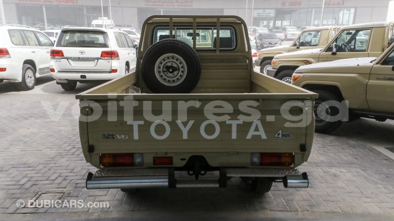 Big with watermark toyota land cruiser estuaire import dubai 6026