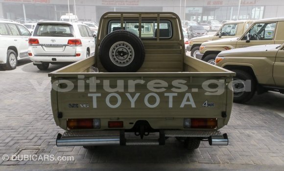 Acheter Import Voiture Toyota Land Cruiser Beige à Import - Dubai, Estuaire Acheter Import Voiture Toyota Land Cruiser Beige à Import - Dubai, Estuaire